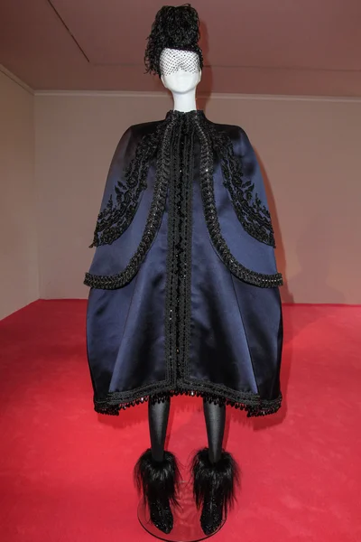 Look 16